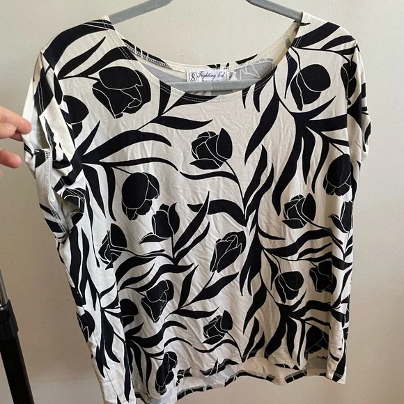 Fighting Eel Black and White Leaf Blouse - Picture 2 of 4